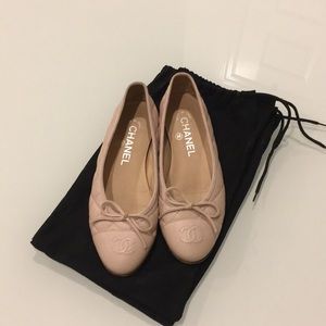 Light pink Chanel ballet flats
